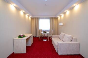 Фото номера Люкс с 1 спальней Отель Hotel 500 г. Тарново-Подгурне 2