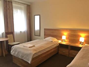Фото номера Двухместный номер с 2 отдельными кроватями Отель Hotel Vector г. Тарново-Подгурне 14